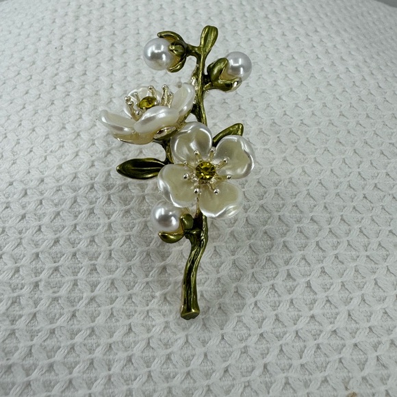 3/$20 Pearlescent 3D Cherry Blossom Pin Brooch - Picture 4 of 10
